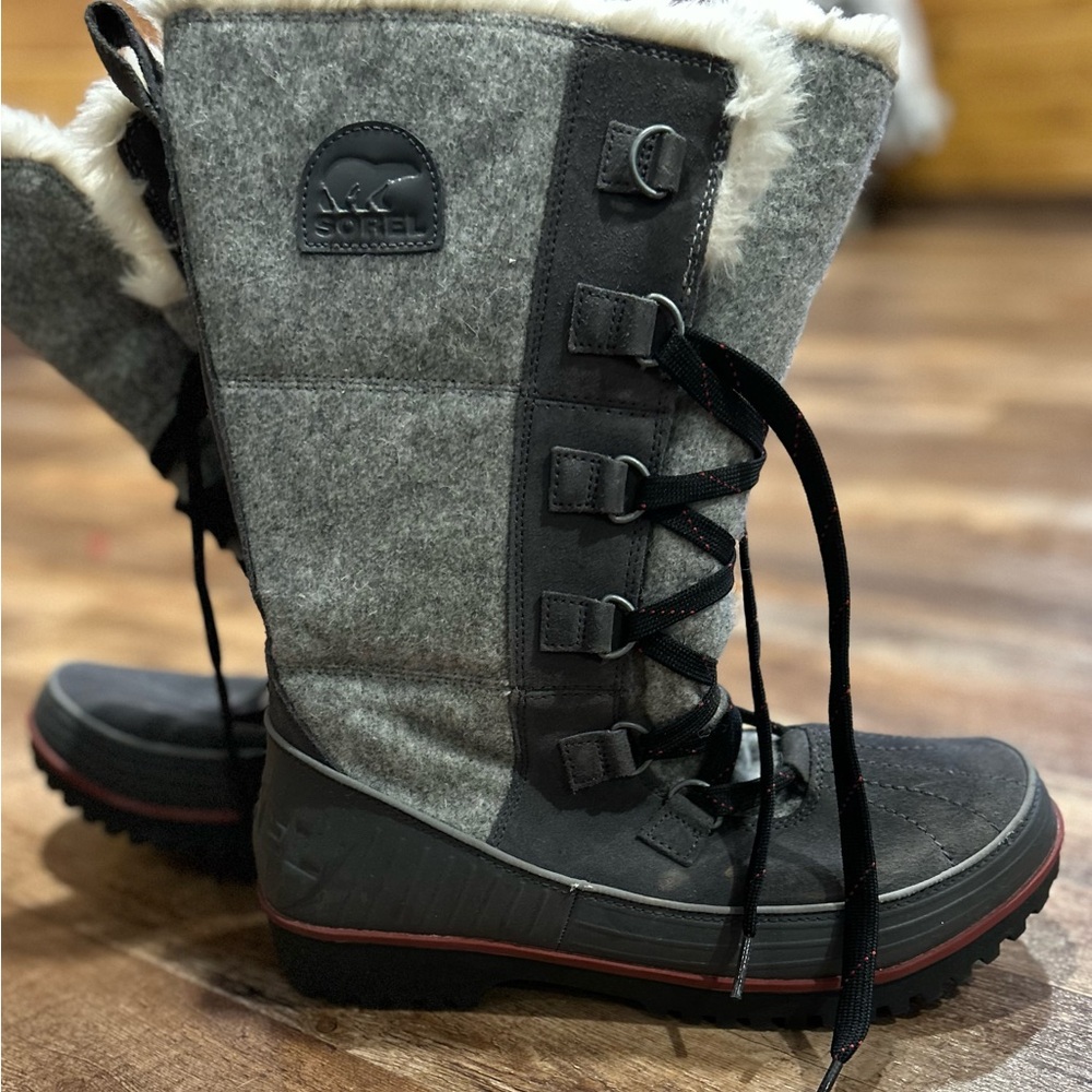 Sorel Women's Charcoal and Black Winter Boots